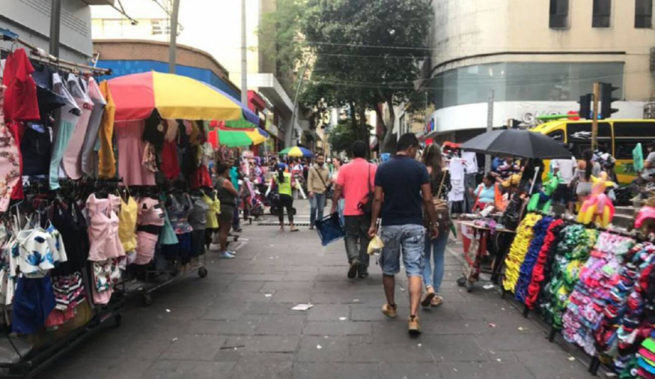 En Medellín 10.793 venteros ambulantes fueron incluidos en el proyecto Renta Básica para recibir apoyos económicos En Medellín 10.793 venteros ambulantes fueron incluidos en el proyecto Renta Básica para recibir apoyos económicos