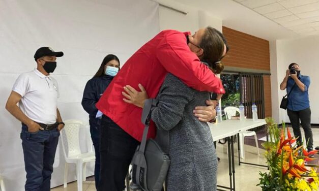 3 familias cumplieron el sueño de tener casa propia en La Estrella