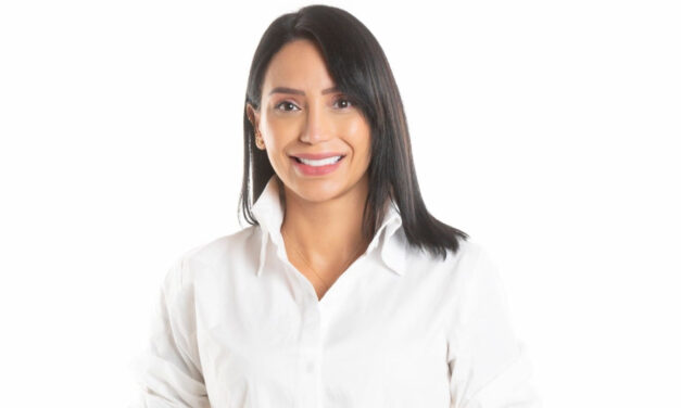 La única mujer que compite contra la clase política tradicional en Caucasia