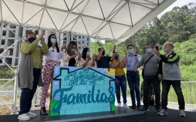 Hoy 448 familias vuelven a soñar con una vivienda propia en Medellín