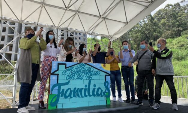 Hoy 448 familias vuelven a soñar con una vivienda propia en Medellín
