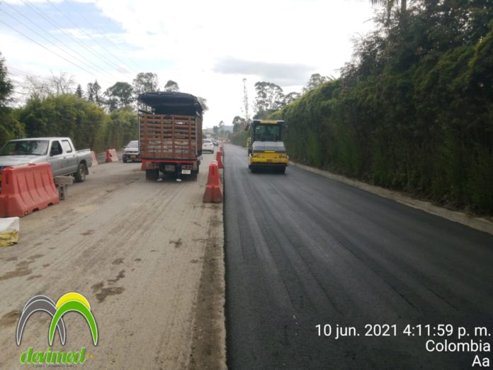 Cierre vial en Llanogrande Cierre vial en Llanogrande