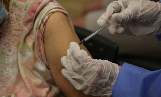 Envigado solo está vacunando a mayores de 55 años bajo agendamiento previo