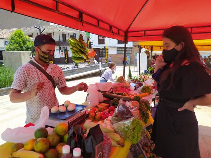 En La Ceja se institucionalizó el programa de Mercados Campesinos. En La Ceja se institucionalizó el programa de Mercados Campesinos.
