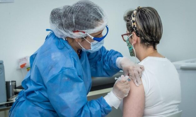 Ahora los mayores de 45 años podrán vacunarse contra el COVID-19