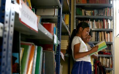 Alcaldía de Bello entrega de material lúdico a bibliotecas comunales
