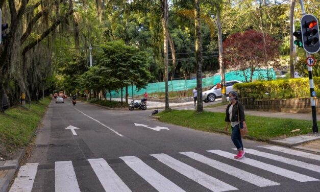 Medellín cuenta con seis nuevos cruces semafóricos