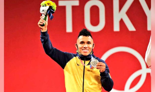El pesista Luis Javier Mosquera da a Colombia la primera medalla de plata