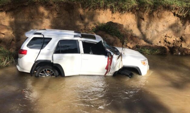 En Santo Domingo muere concejal y su esposa tras ser arrastrados por una creciente
