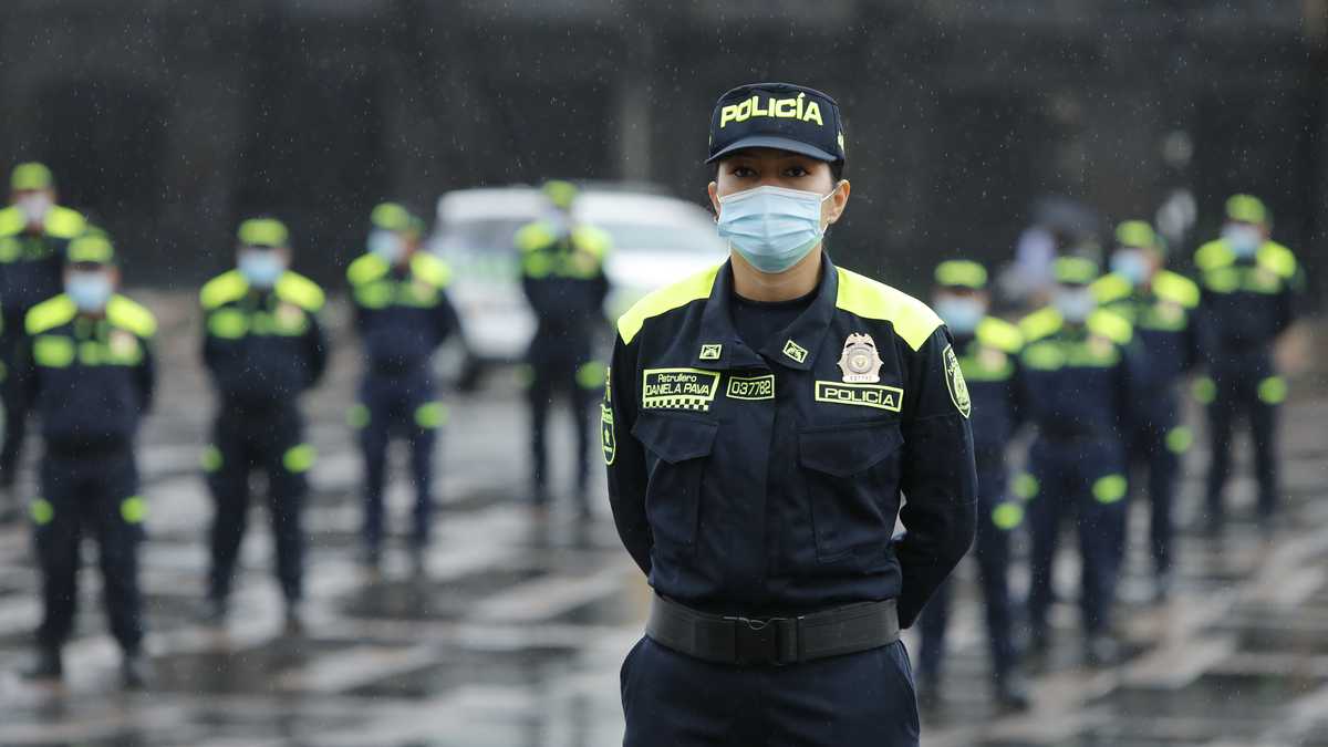 Policía Nacional cambia de uniforme. (Y ojalá corrijan malas prácticas también)