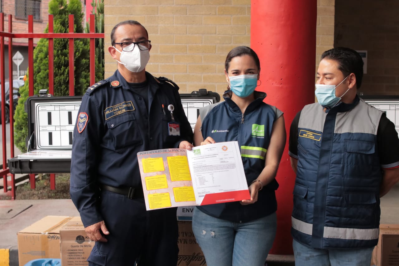 384 bomberos se graduaron para atender emergencias