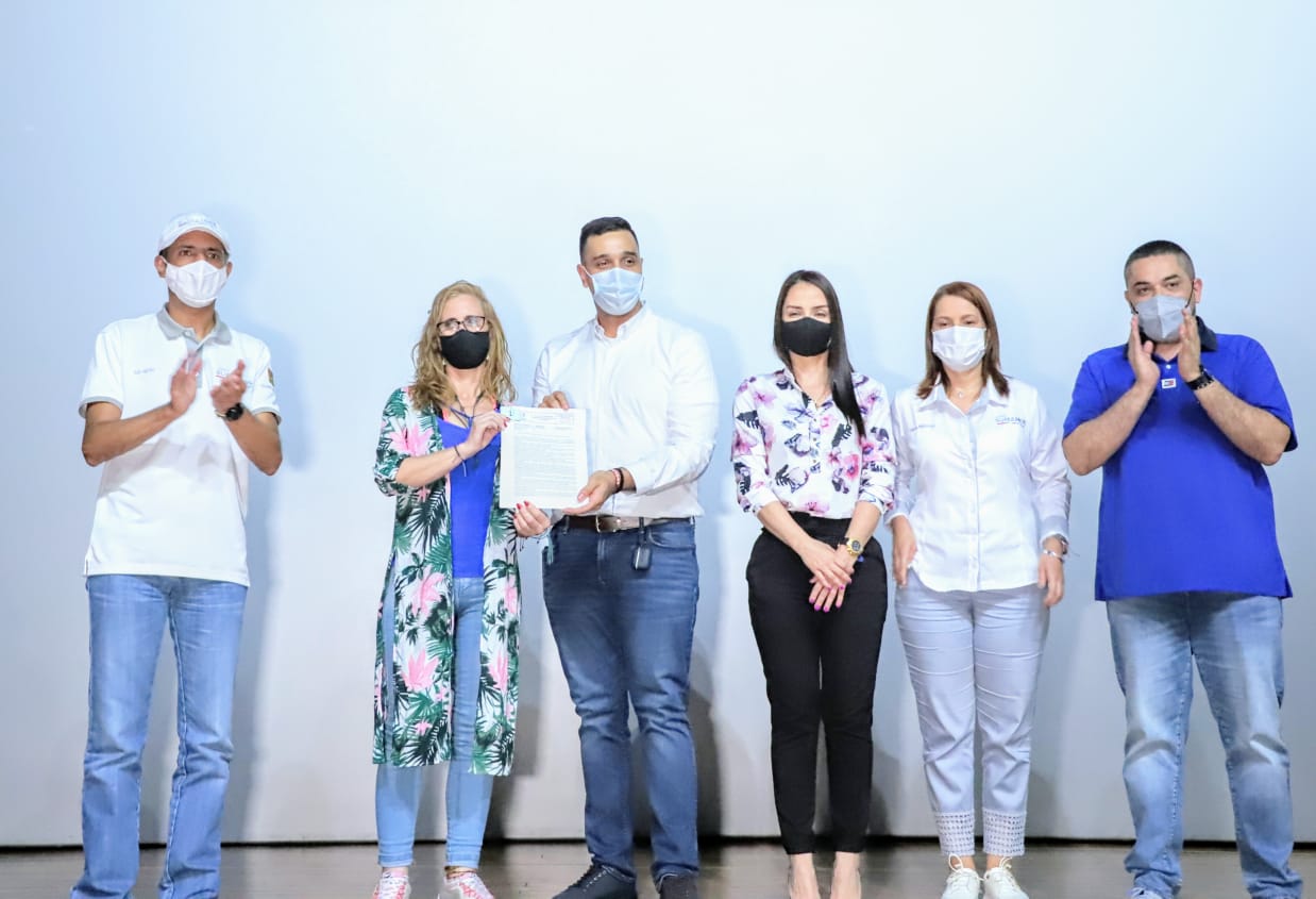 entrega de subdisios (14) 19 familias recibieron Subsidios de Vivienda en Envigado