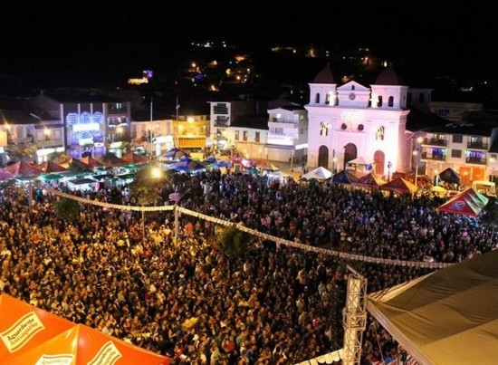 Según MinSalud municipios con 85% de ocupación UCI no deben realizar fiestas tradicionales Según MinSalud municipios con 85% de ocupación UCI no deben realizar fiestas tradicionales