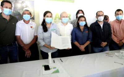 En La Ceja se firma convenio que beneficiará a 56 familias productoras de mora