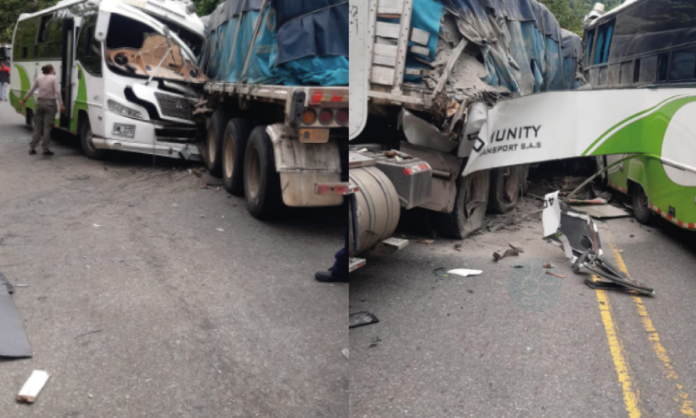 Accidente en la autopista Medellín-Bogotá dejó 24 heridos Accidente en la autopista Medellín-Bogotá dejó 24 heridos