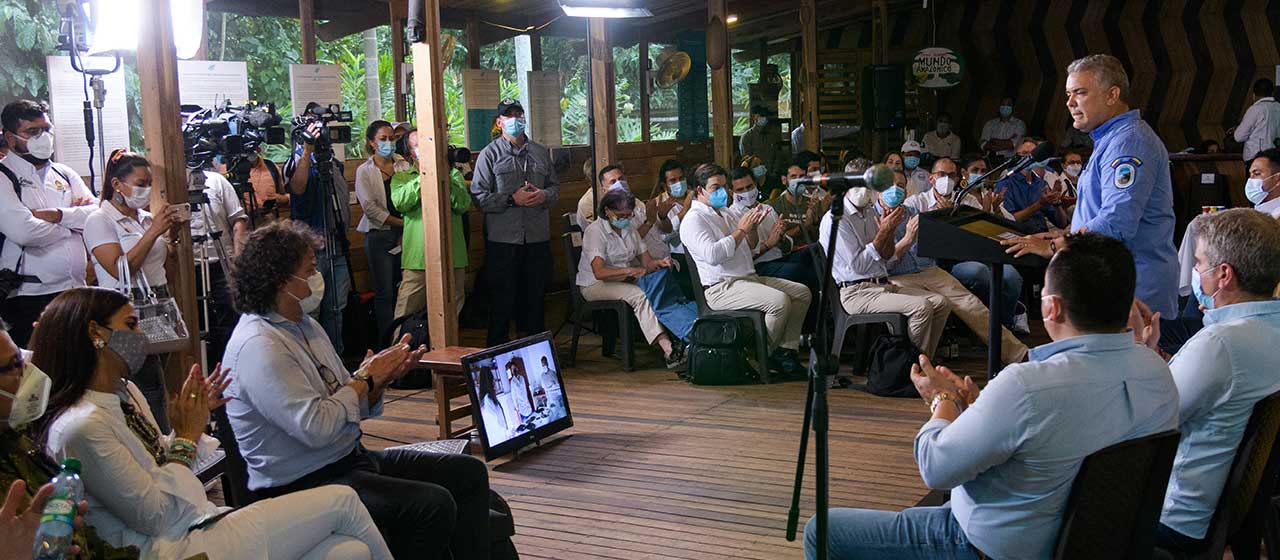 210804-05-Sancion-Ley-Delitos-Ambientales-1280 Con la Ley que sancionó el Presidente Iván Duque Márquez ayer miércoles en la capital del Amazonas, la deforestación dejará de ser un delito excarcelable. Deforestación dejará de ser un delito excarcelable.