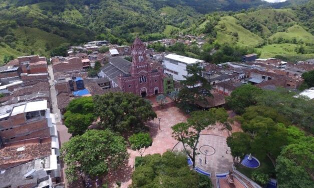 En San Carlos, un hombre murió mientras hurtaba cables de energía
