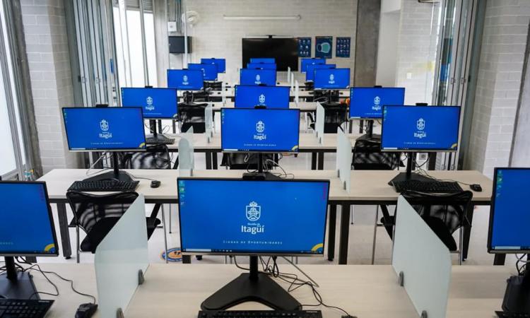Itagüí inaugura sala de cómputo para 500 adultos mayores