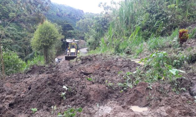 Dos municipios de Antioquia tienen cierre total de la vía por la ola invernal