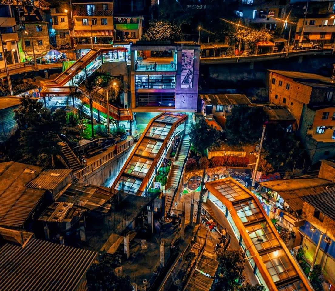 Certificación de 50 guías turísticos de la comuna 13 en Medellín