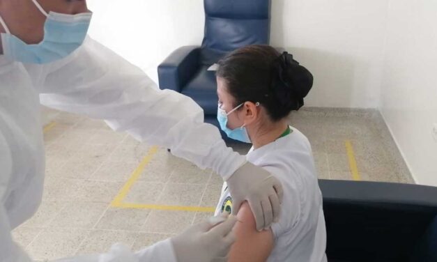 Comenzó la vacunación en las instituciones del Oriente