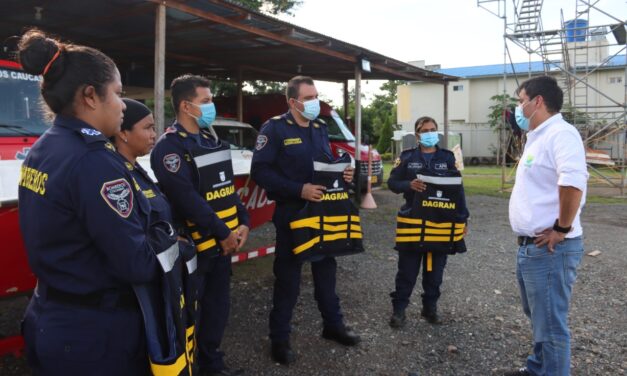 El Dagran entregó chalecos salvavidas a cuerpos de bomberos de Antioquia para las emergencias