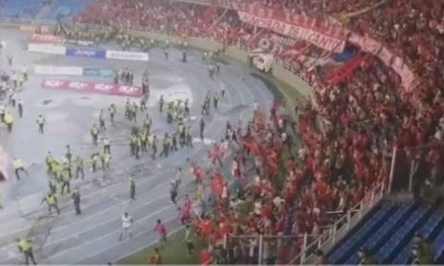 Hinchas del América invadieron el campo después de la derrota con Nacional