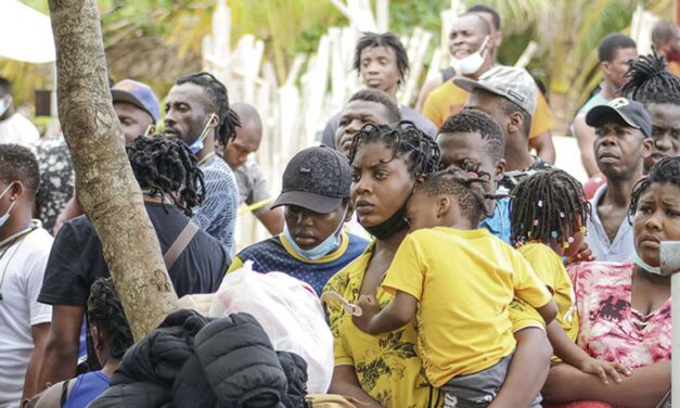 Reiteran compromisos para atender a la población migrante en Necoclí