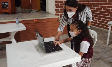 Dos colegios de Guarne recibieron 200 computadores