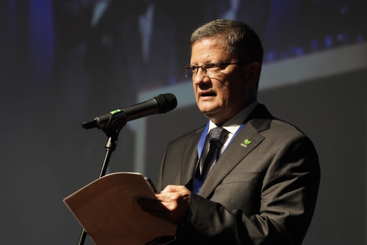 FCvjFOqX0AMlKqJ Universidad CES exaltó a Luis Fernando Suárez Vélez