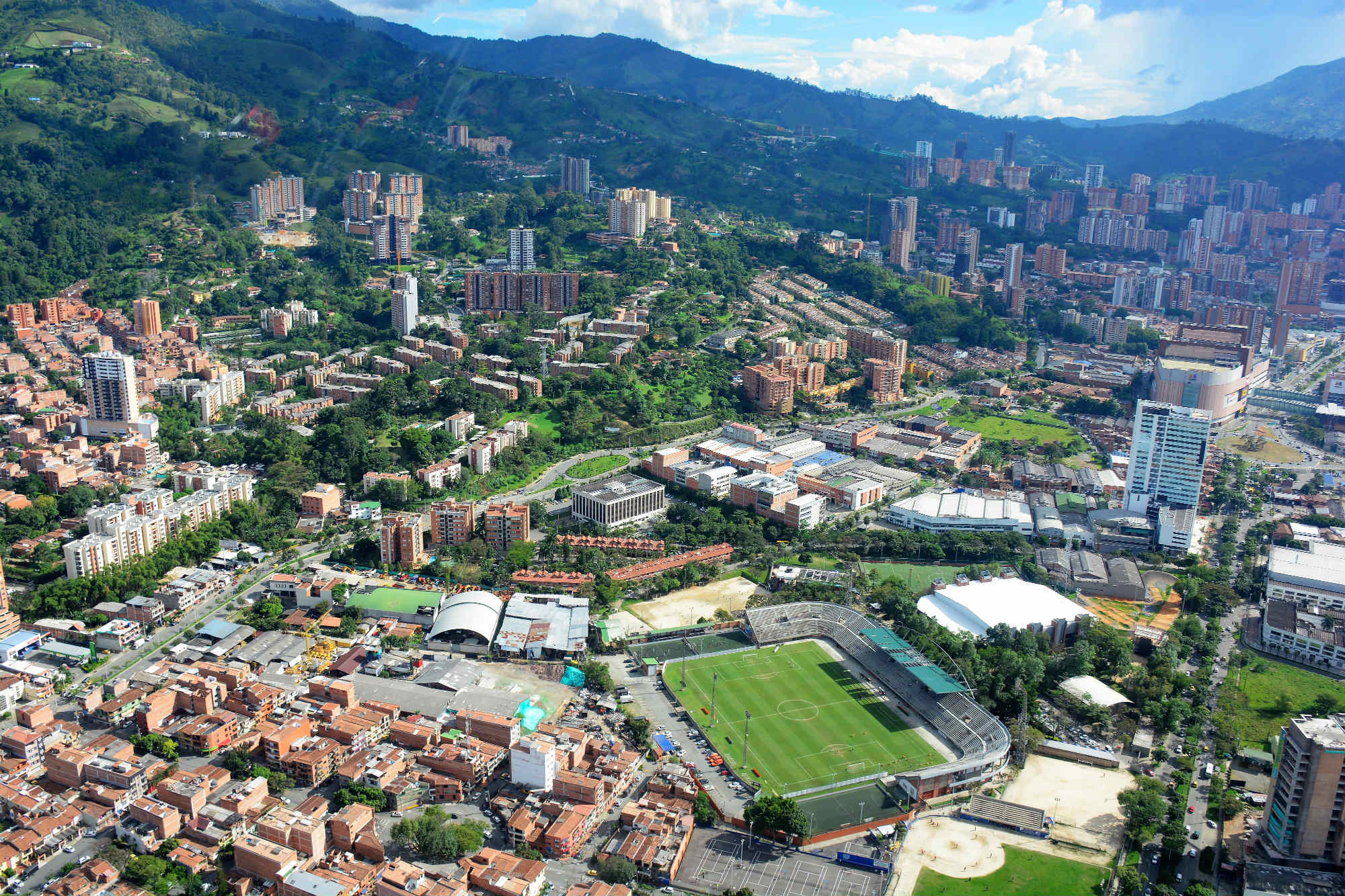 VISTA-AEREA-DEL-MUNICIPIO-DE-ENVIGADO En Envigado realizarán Encuesta de Calidad de Vida 2021