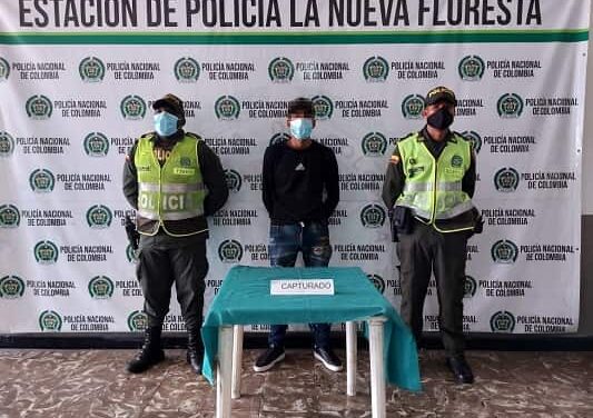Capturan una persona con ocho antecedentes y otra condenada, con prisión domiciliaria