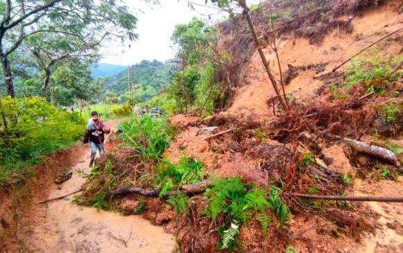 Ola invernal causa deslizamientos en Ciudad Bolívar