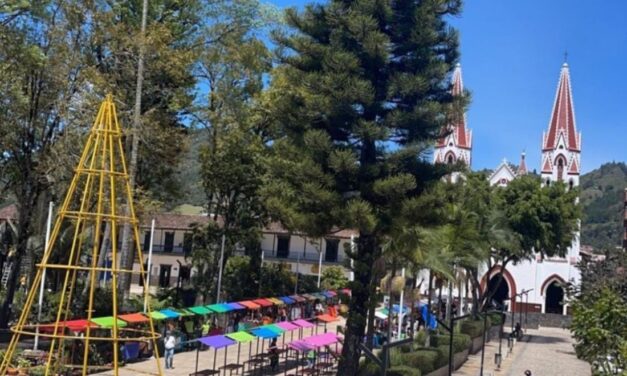 Comenzó la instalación de alumbrado navideño en La Ceja