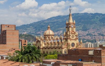 Con apoyo de “Robocop” se avanza en acciones legales contra las personas que arrojan basuras y escombros en las calles en Medellín