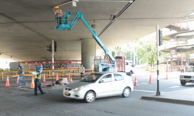 Medellín avanza en la recuperación de la red semafórica
