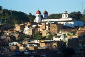 La Alcaldía de San Vicente pidió al gobierno departamental intervenir vía ante las afectaciones por las fuertes lluvias