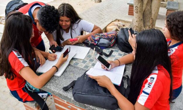 Gobierno Nacional restringirá el uso de celulares en las instituciones educativa