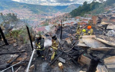 En el nororiente de Medellín controlan incendio que afectó ocho viviendas