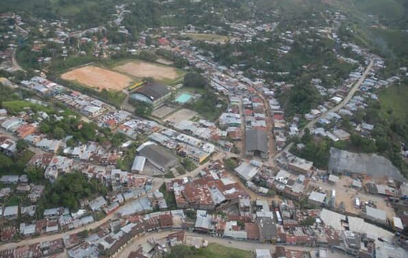 Cadáver en Remedios, Antioquia, tenía el mensaje: “por rata, extorsionista y roba motos. AGC”