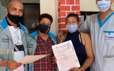 Nuevas familias de Medellín reciben la solución de vivienda con alegría