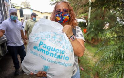En Medellín 1.290 personas acceden a paquetes alimentarios, educación y actividades para una vejez digna