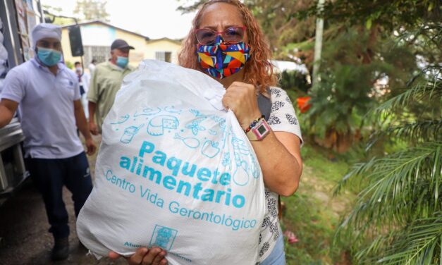 En Medellín 1.290 personas acceden a paquetes alimentarios, educación y actividades para una vejez digna