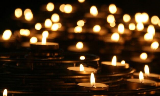 En Sonsón llevan a cabo una velatón por el feminicidio de Eliana Rendón Valencia