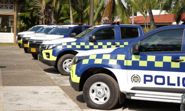La Gobernación entregó en Urabá 52 motocicletas y 12 camionetas para las autoridades