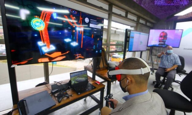 En Medellín 2.500 ciudadanos se formaron en Industria 4.0 y 2.000 empresas de base tecnológica se fortalecieron en el primer Centro del Valle del Software