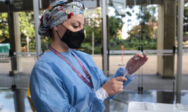 ¡Atención! Desde hoy  se están aplicando dosis de refuerzo a quienes hayan cumplido cuatro meses desde la última vacuna en Medellín