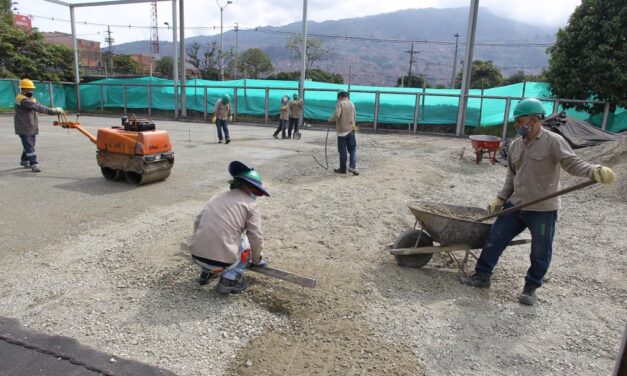 12 comunas de Medellín se favorecerán con mejoras en 35 escenarios deportivos de Medellín