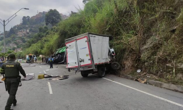 Accidente de tránsito en la vía que conduce al túnel de occidente dejó dos heridos