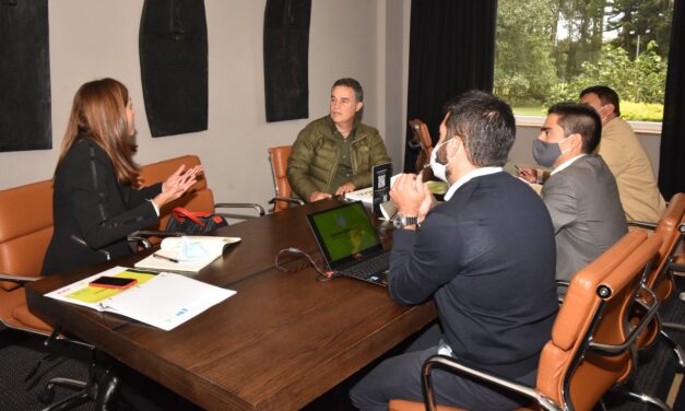 Gobernador de Antioquia y ministra del Transporte, instalaron la mesa de trabajo que impulsará el proyecto de Circuitos Estratégicos